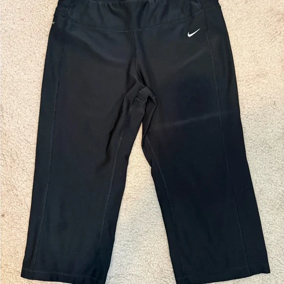 Nike Black Workout Capris - Picture 1 of 3